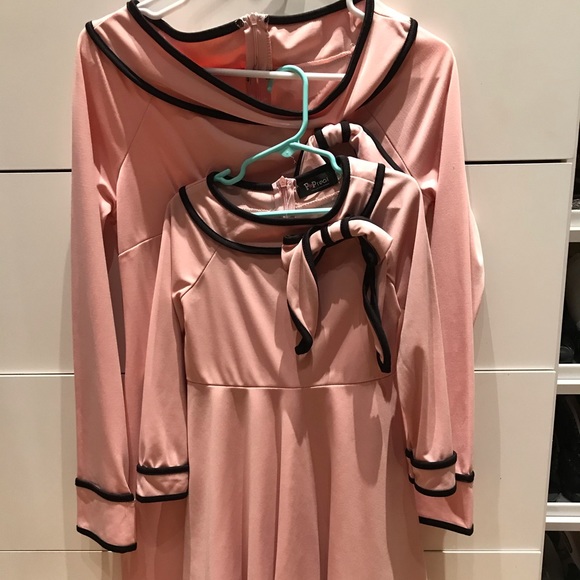 Me&Mom dresses twins. - Picture 4 of 4